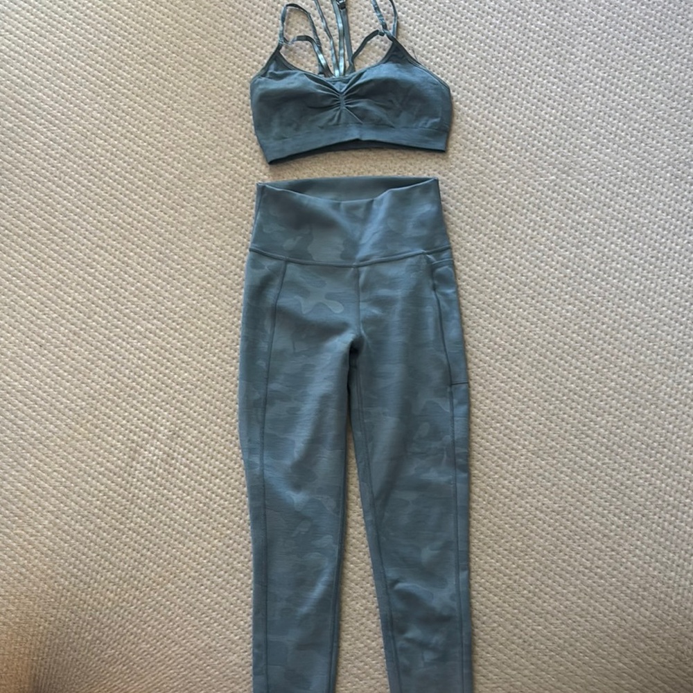 Sweaty Betty Gray and Blue Leggings High-Waisted Athletic Wear